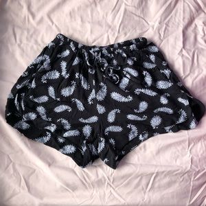 brandy melville eve shorts